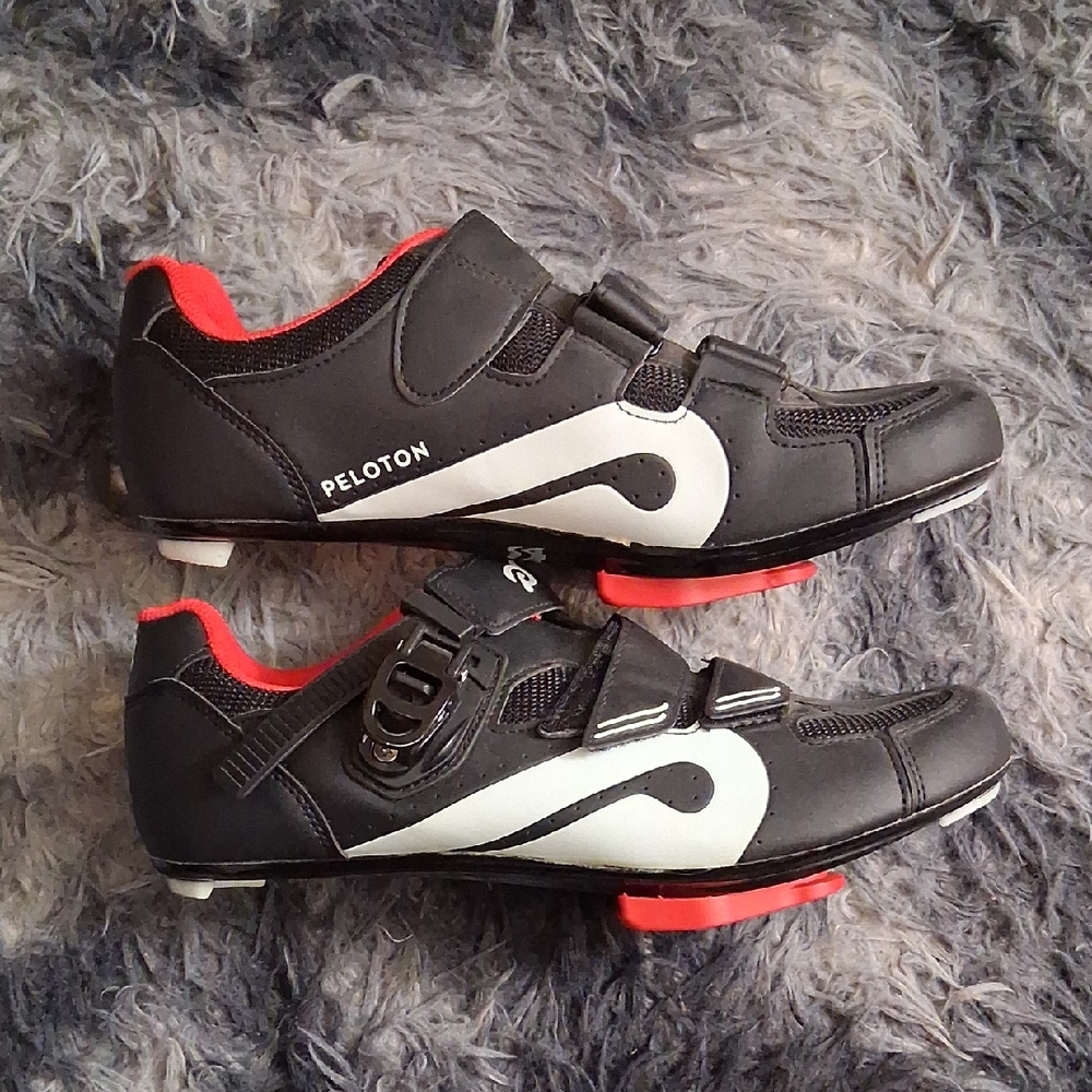 Peloton Black and White Cycling Shoes with Red Accents Sz 10 Men/12 Women